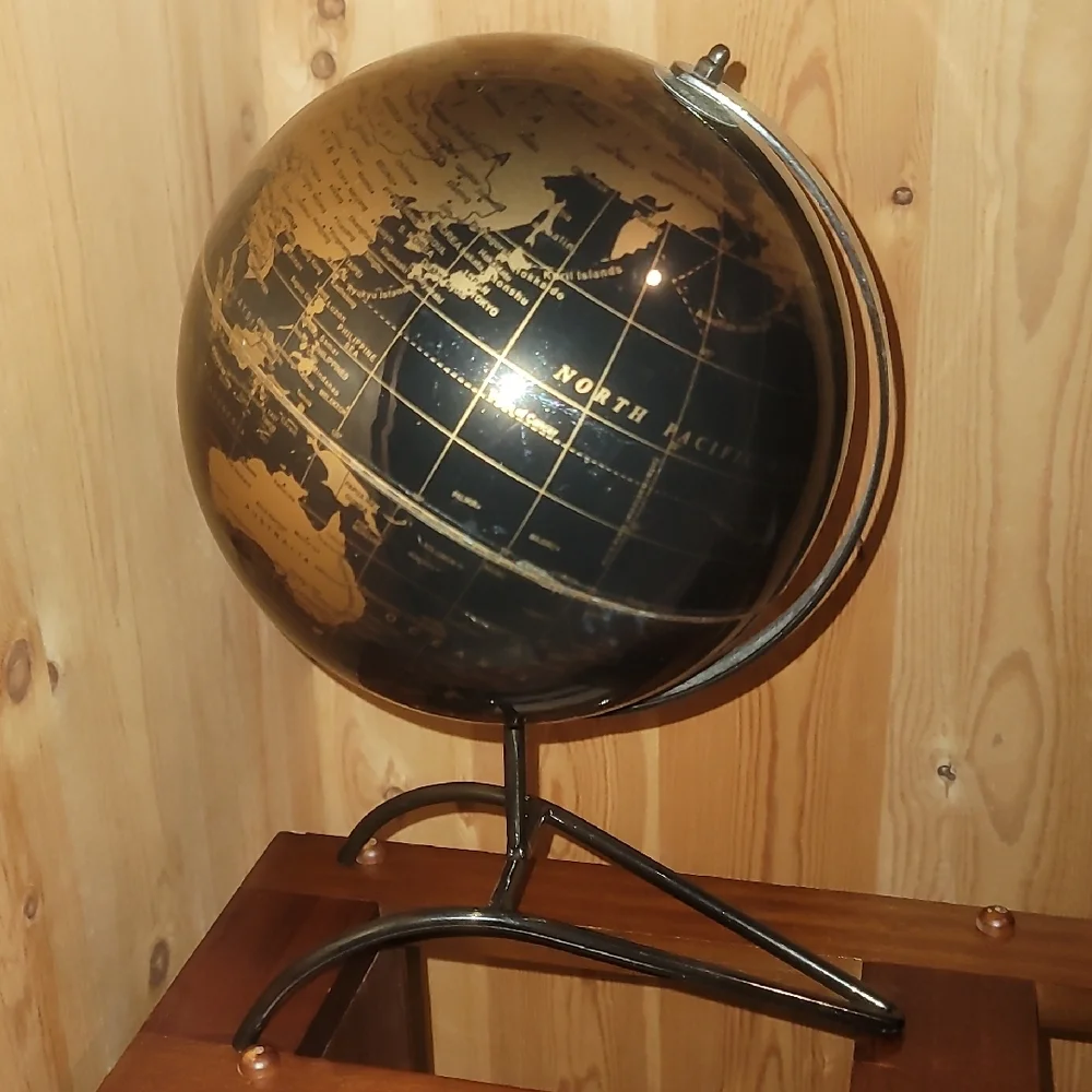 Elegant Black and Gold Globe - Picture 5 of 5